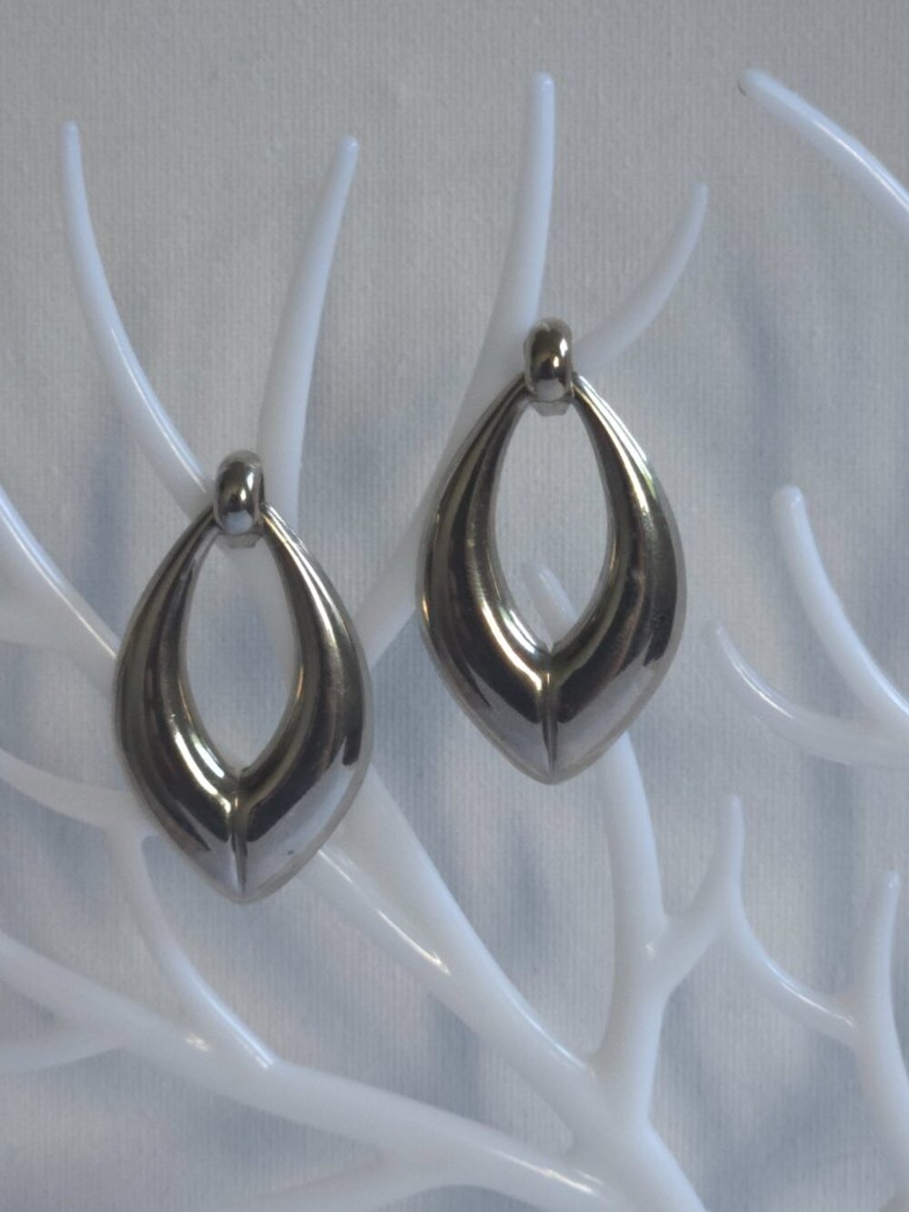 Vintage 1980s Silver Tone Modernist Hoop Drop Earrings Chunky Teardrop Post